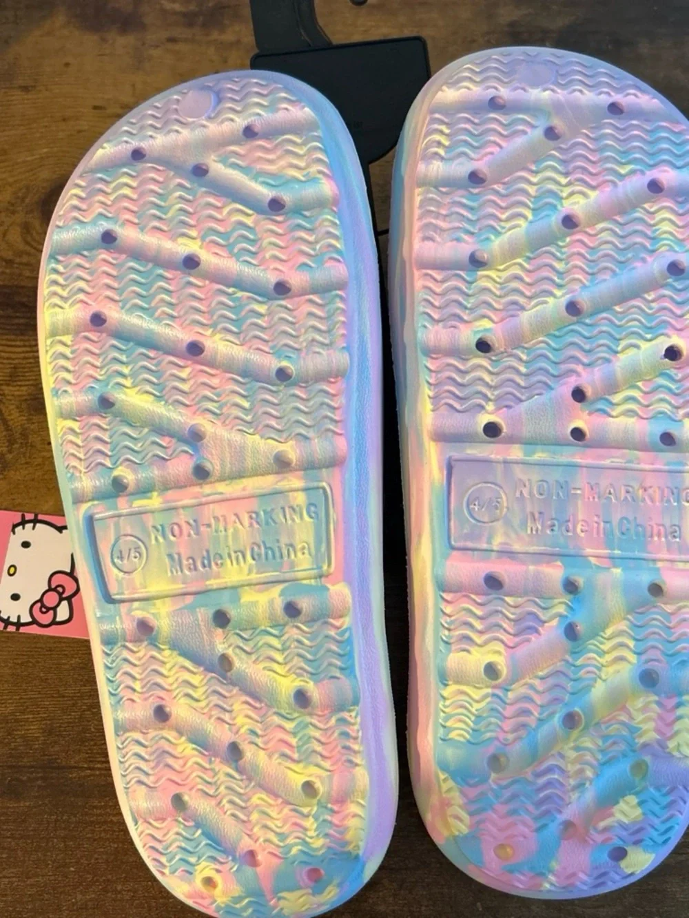 Hello Kitty Iridescent Pastel Slide Sandals with Hello Kitty Graphic Girl’s 4/5